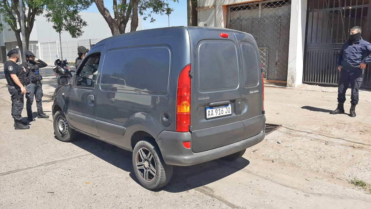 Estafadores: encontraron más dólares  y aprehendieron a cuatro personas más