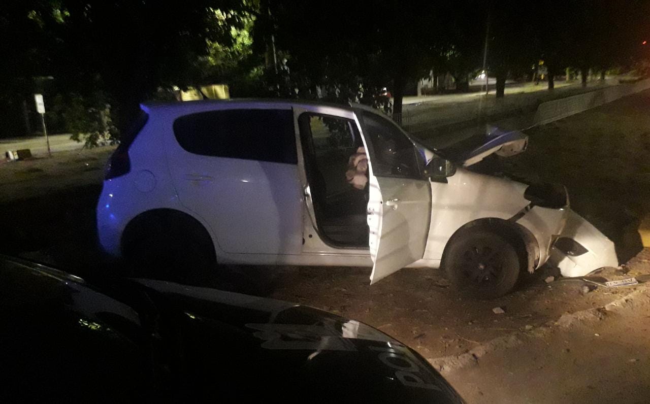 Venía de un asado, tomó alcohol y chocó contra un canal en la avenida Patricias  Mendocinas