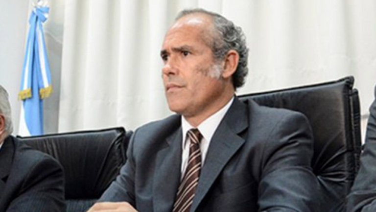 Uno de los tres jueces desplazados por el Senado le pidió licencia extraordinaria a la Corte Suprema