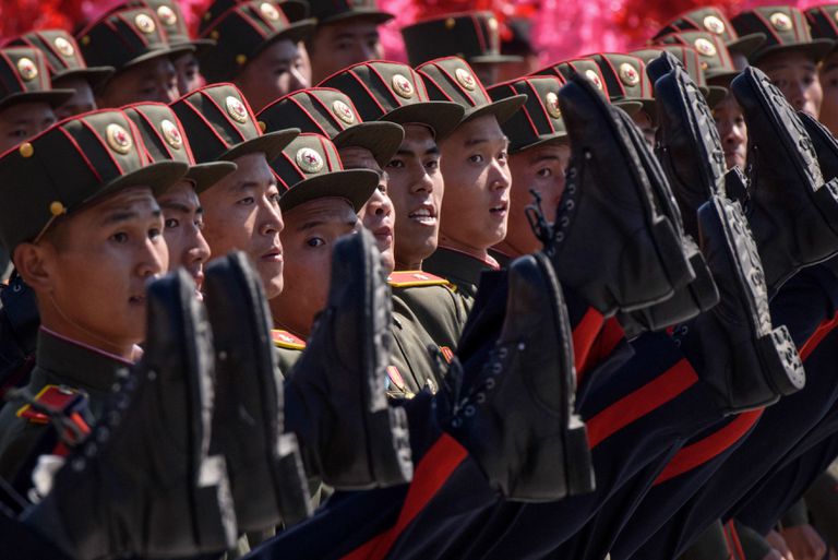 Corea del Norte mostró nuevos y gigantescos misiles balísticos intercontinentales durante un desfile militar