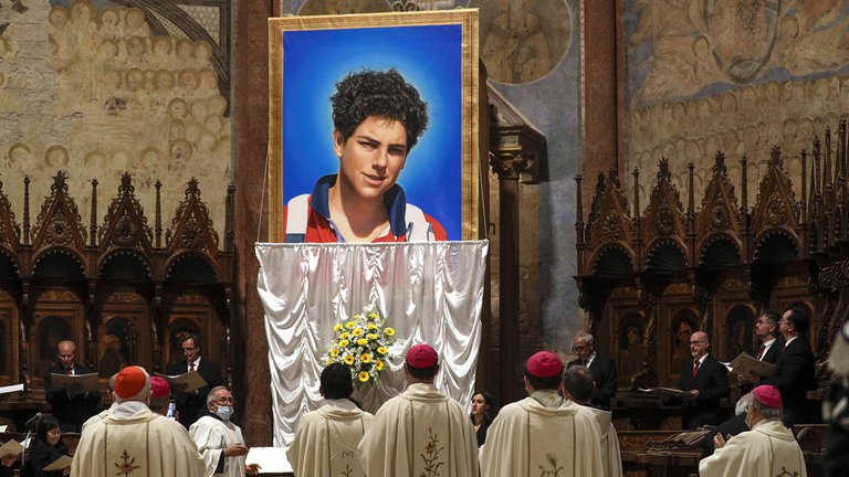 El Vaticano beatificó a Carlo Acutis, el adolescente que anticipó su muerte en un video
