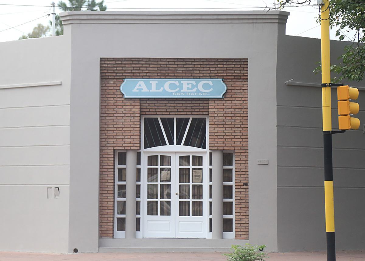 ALCEC insiste  en la importancia  de prevenir el  cáncer de mama