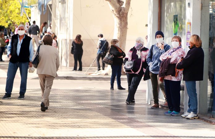 Empresarios, industriales y comerciantes de toda la provincia solicitaron no volver a Fase 1