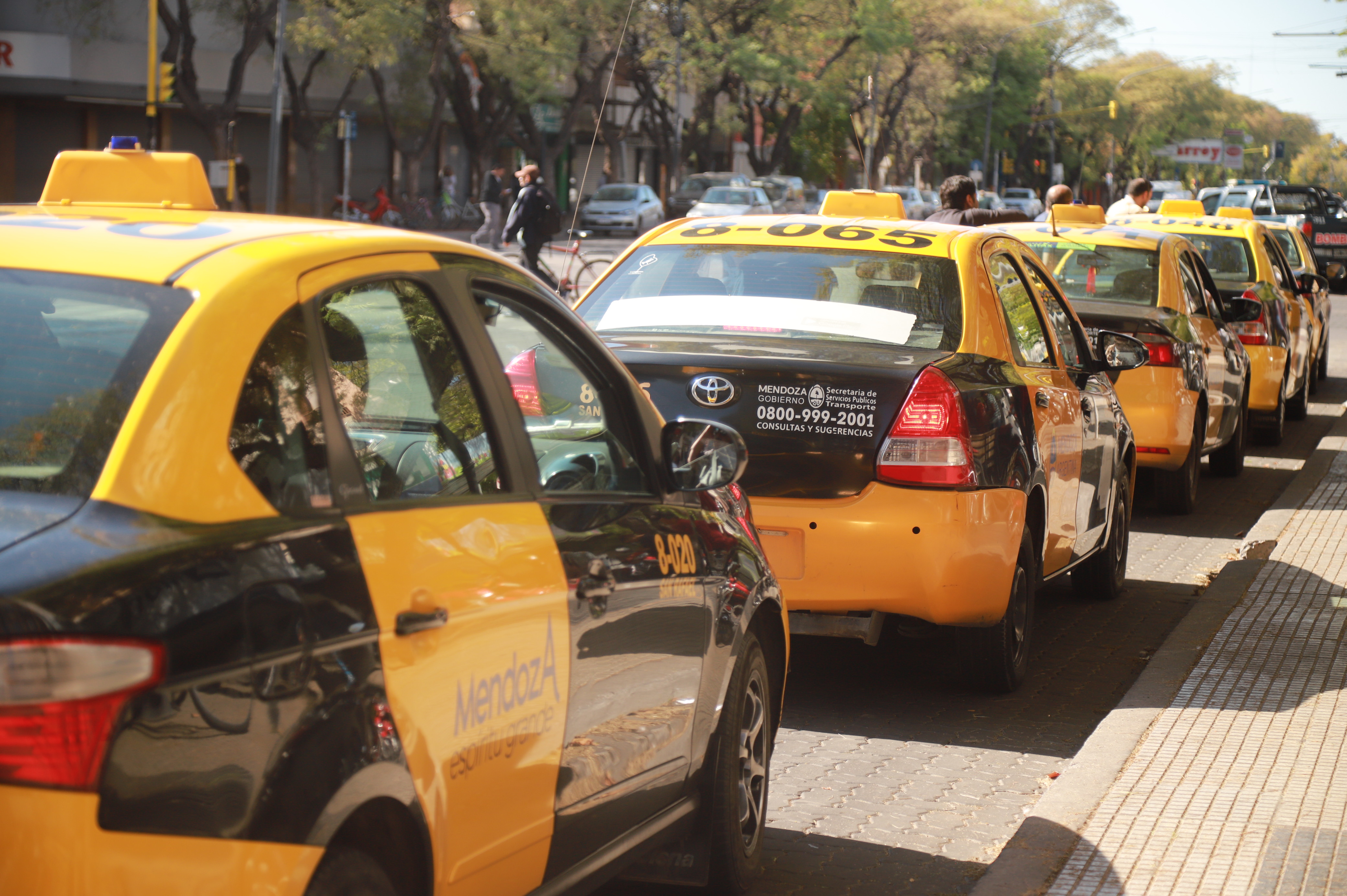 Los propietarios  de taxis piden un  aumento de tarifa  del 63 por ciento