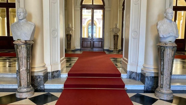 Repusieron el busto de Yrigoyen en Casa Rosada