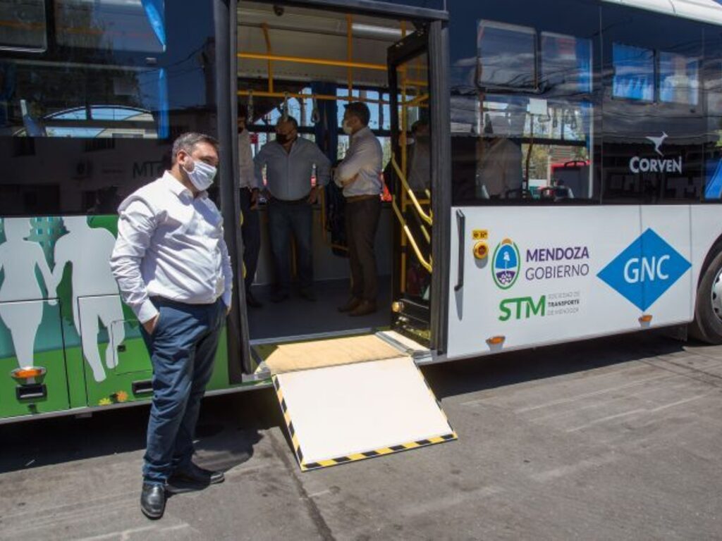 Mendoza ya cuenta con el primer micro 100% a GNC del país