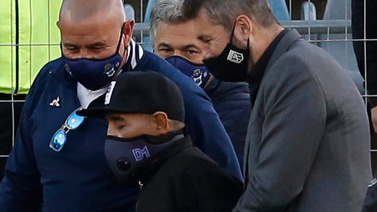 Internaron de urgencia a Diego Maradona en una clínica de La Plata