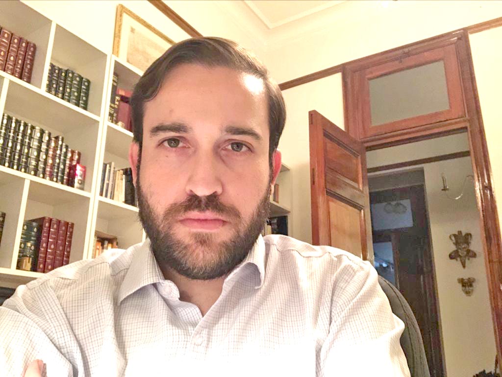 Experto ve “señales contradictorias” en  la política económica