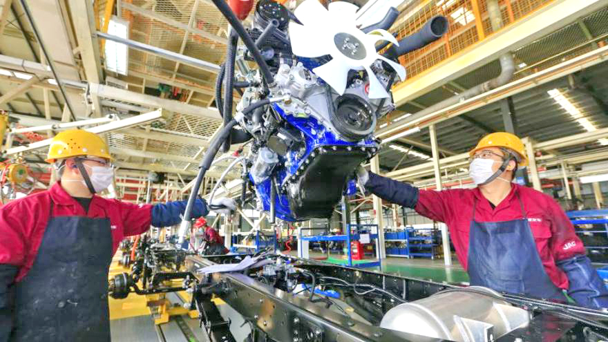 La industria retrocedió un 6,6% en octubre, según Ferreres