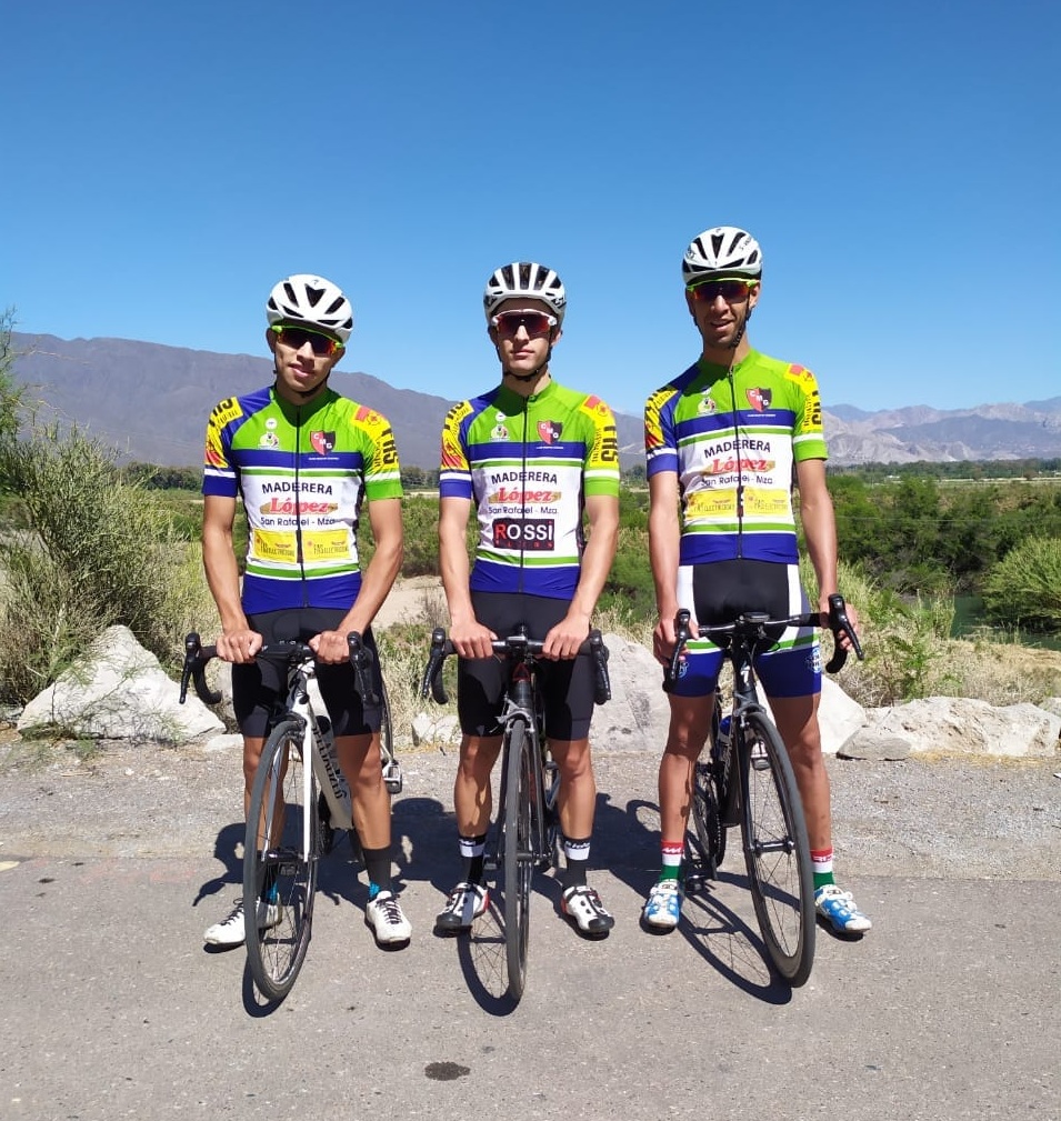 El equipo de Maderera López-Fas Electricidad presente en la clásica “Doble Calingasta”