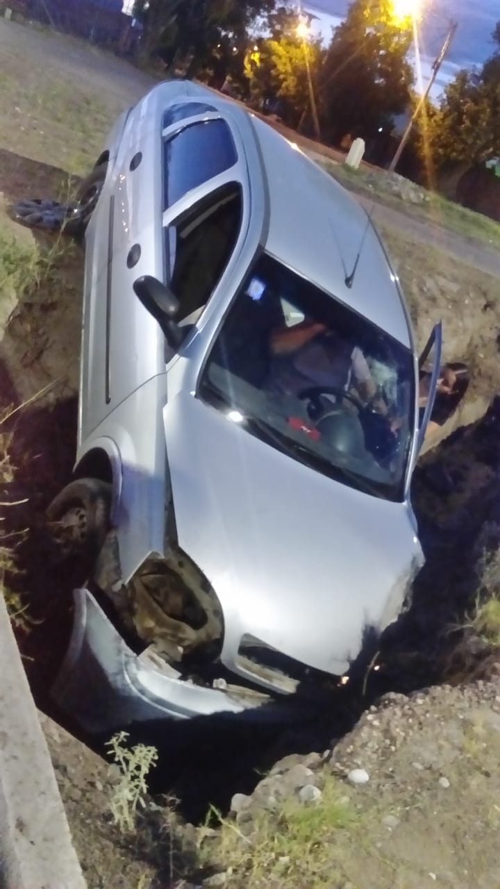 El conductor del automóvil  que cayó al canal Salas  estaba alcoholizado