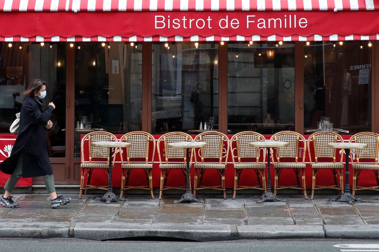 COVID en Francia: restaurantes y bares exigen ante la Justicia que les permitan abrir
