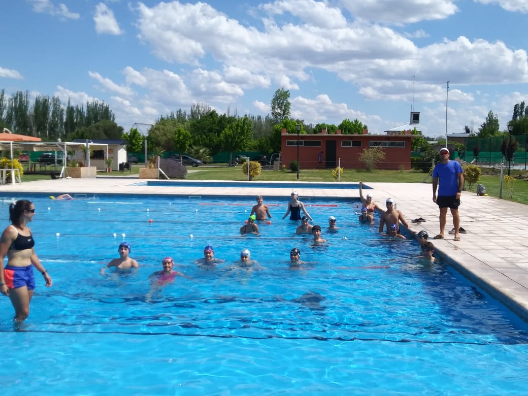 San Rafael Tenis Club continúa trabajando en su pileta olímpica