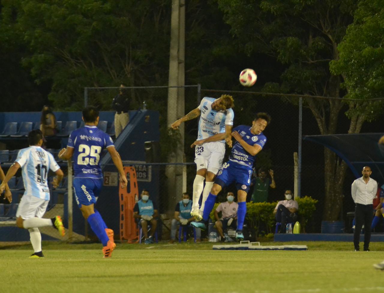 Santiago Úbeda tuvo su estreno como titular en Sol de América de Paraguay