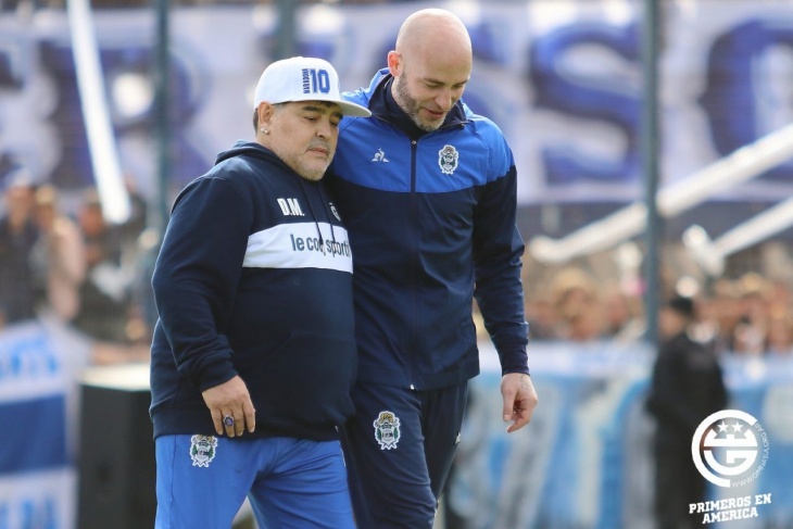 Sebastián Méndez renuncia en Gimnasia tras la muerte de Maradona