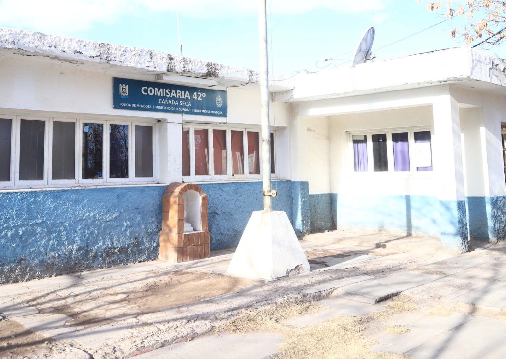 Asalto a mano armada en calle Los Dos Álamos