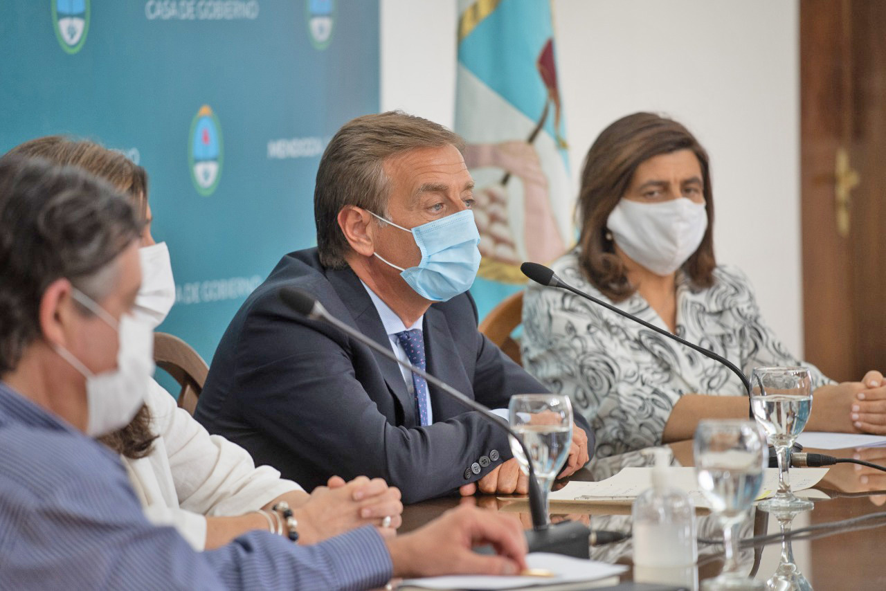 El gobernador Suarez  flexibilizó las medidas  de distanciamiento