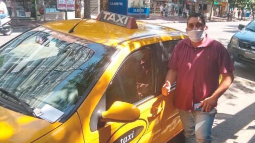 Córdoba: un taxista devolvió un maletín con 500 mil pesos