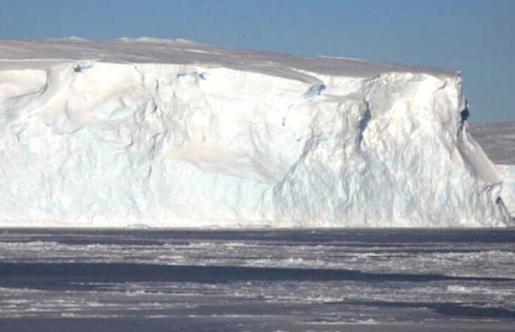 El iceberg más grande del mundo podría chocar contra una isla del Atlántico Sur