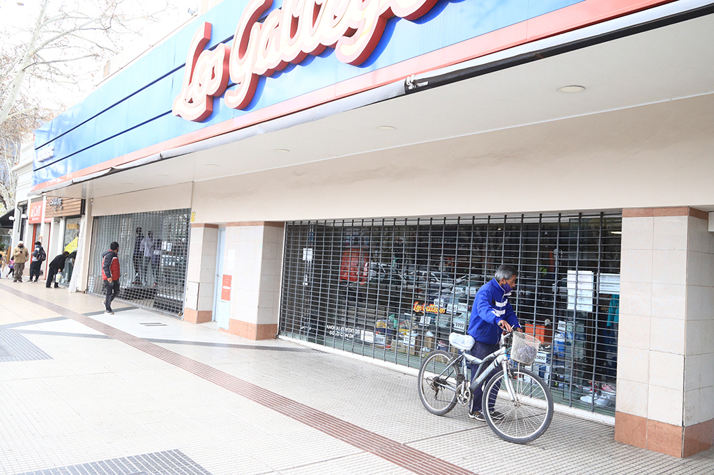 Hurtaron ropa de un comercio  de avenida San Martín
