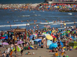 Verano 2021: el protocolo para playas públicas de mar, río o lagos y balnearios privados