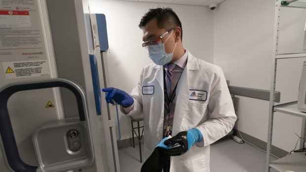 EE.UU. rompe récords de casos y muertes por coronavirus