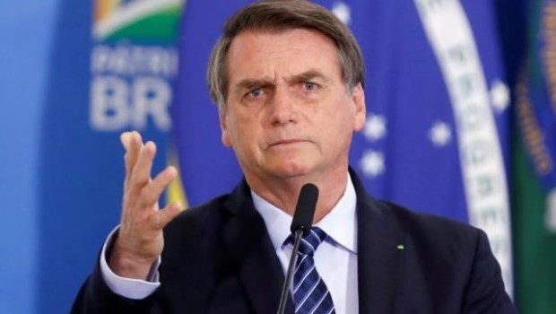 Bolsonaro firma un decreto por 4.000 millones de dólares para comprar vacunas e insumos