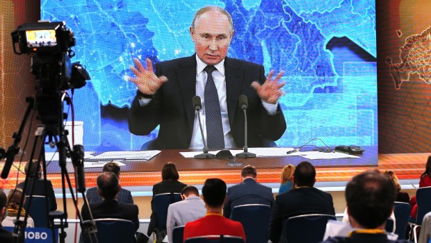 Putin tiende la mano a Biden­ pero no abandona la desconfianza­