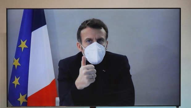 Macron reapareció para decir que está «bien» aunque con síntomas, tras dar positivo en coronavirus