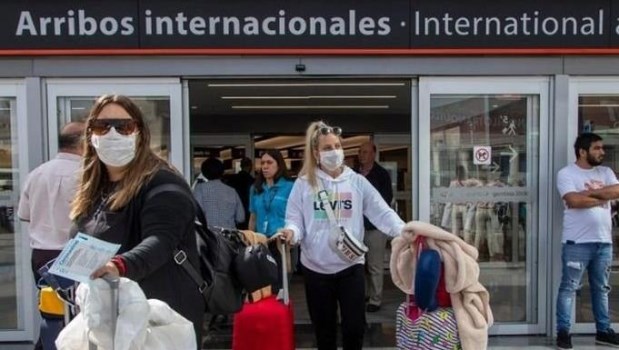 El Gobierno suspenderá los vuelos con Gran Bretaña por la aparición de una nueva cepa del coronavirus