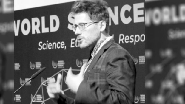 COVID: asesinaron a puñaladas y tiraron desde el piso 14 al jefe de investigación de una vacuna rusa