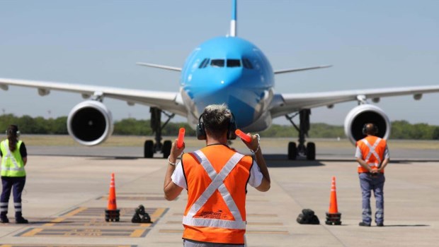 Llegaron al país 300 mil dosis de la vacuna Sputnik V