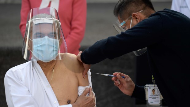 México, primer país de América Latina en comenzar la vacunación contra el coronavirus