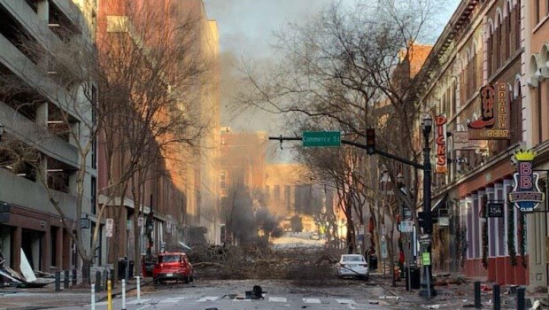 Una fuerte explosión golpeó el centro de Nashville, en EE.UU., e investigan si fue intencional