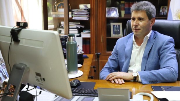 Internado: el gobernador de San Juan, Sergio Uñac, dio positivo de Covid-19