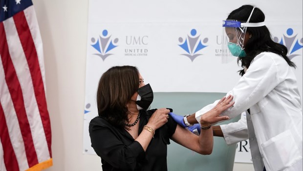 «La pandemia está fuera de­ control», avisa Anthony Fauci­