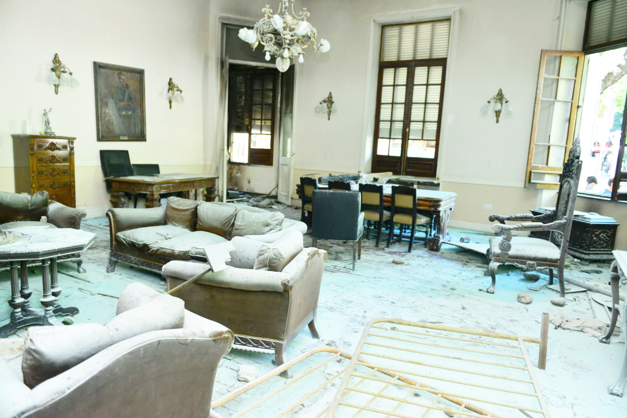 Los destrozos en Casa de Gobierno, Legislatura y Poder Judicial tras la marcha contra los femicidios superan los $50 millones