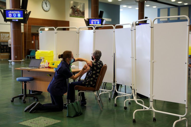 La mayor transmisibilidad de la nueva cepa de virus podría causar un aumento de las hospitalizaciones