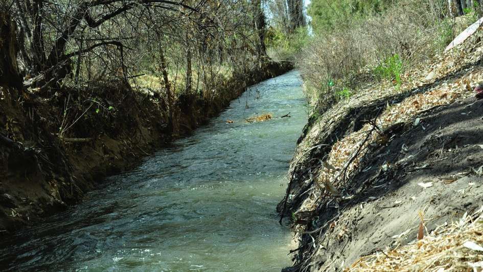 Un hombre falleció tras caerse al interior de un canal en Alvear