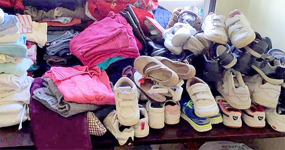 Solicitan ropa y calzado para cinco niños de  bajos recursos