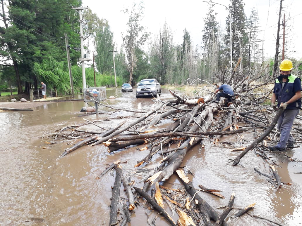 Anegamientos y rutas con tránsito interrumpido por las lluvias