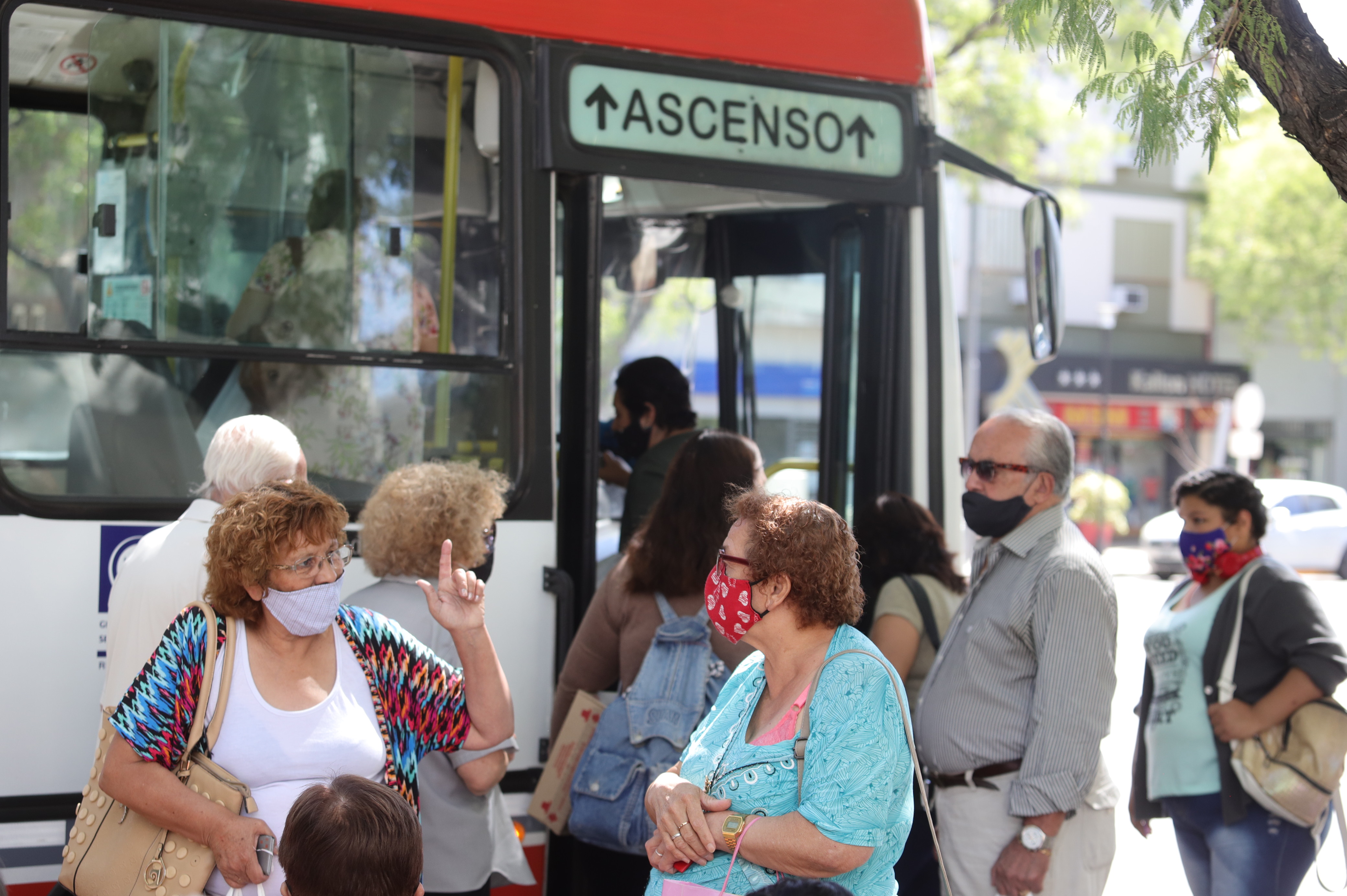 Cambiaron horarios  y frecuencias de los colectivos