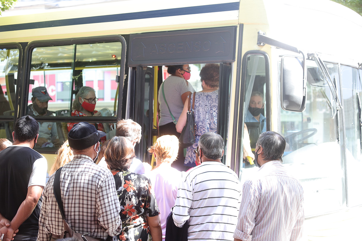 El transporte público podrá trasladar  pasajeros hasta  el 80% de capacidad de las unidades