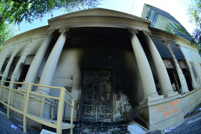 Vandalismo en la Legislatura: el Gobierno ya identificó a algunos de los agresores