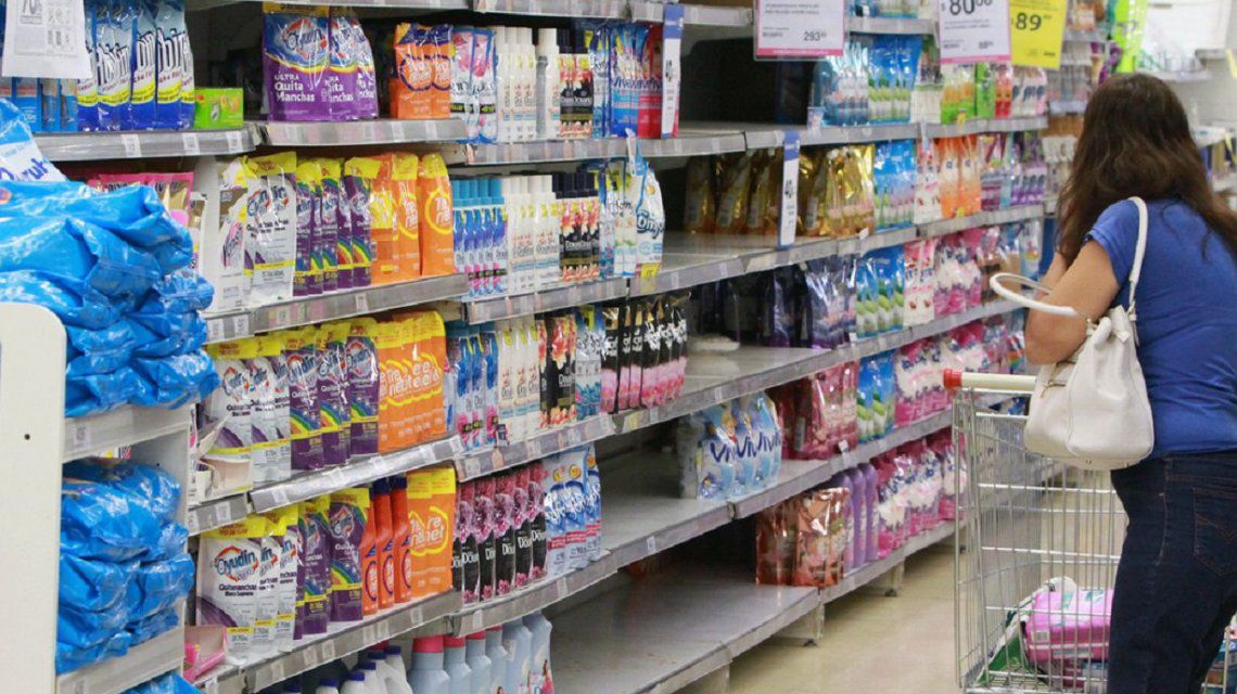 Bajó el consumo en supermercados, pero subió en mayoristas