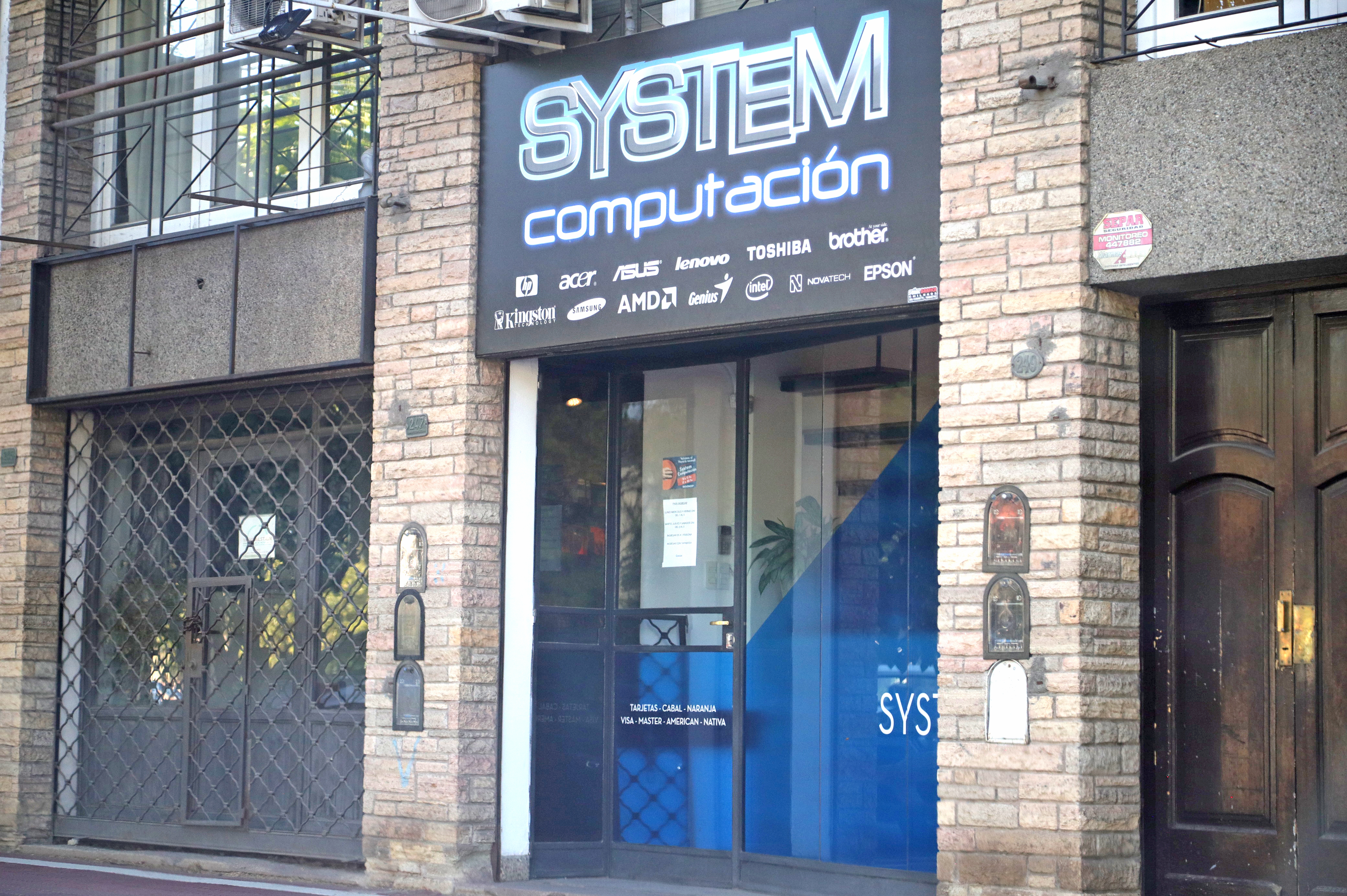 El joven que asaltó un local de computación obtuvo la libertad y se va a Córdoba