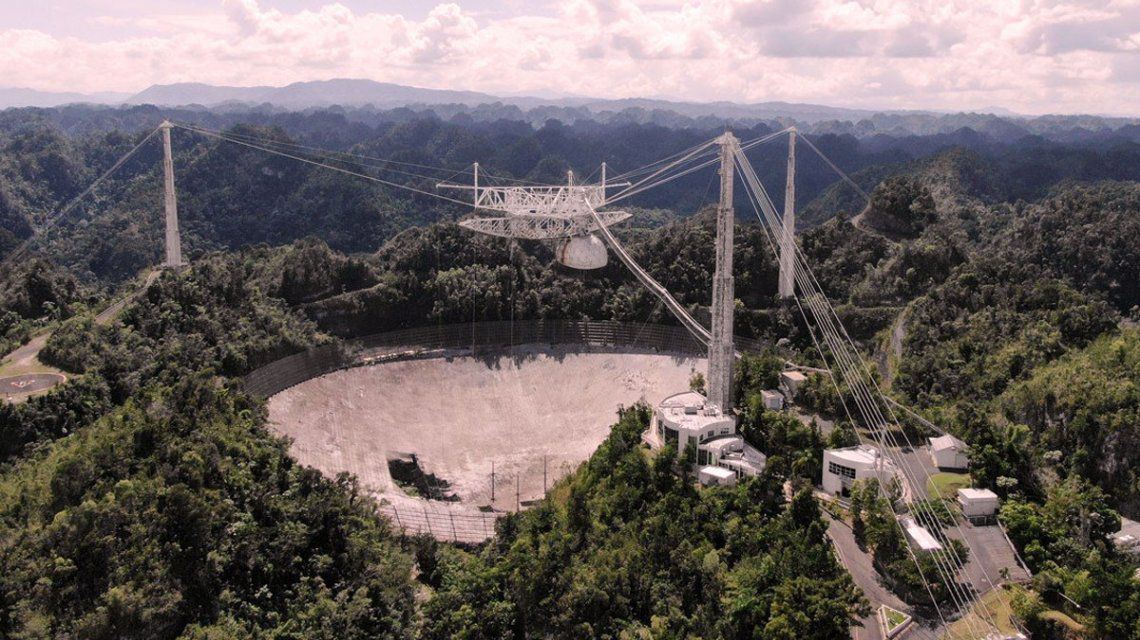 Colapsó el icónico telescopio de Arecibo y apuntan contra el desinterés de Estados Unidos por Puerto Rico