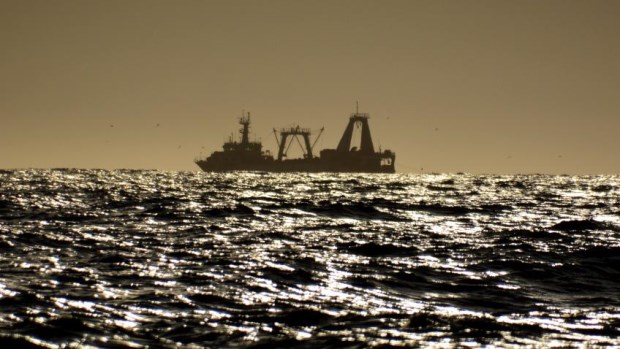 El Destructor ARA La Argentina realizó tareas de control del mar en la ZEEA