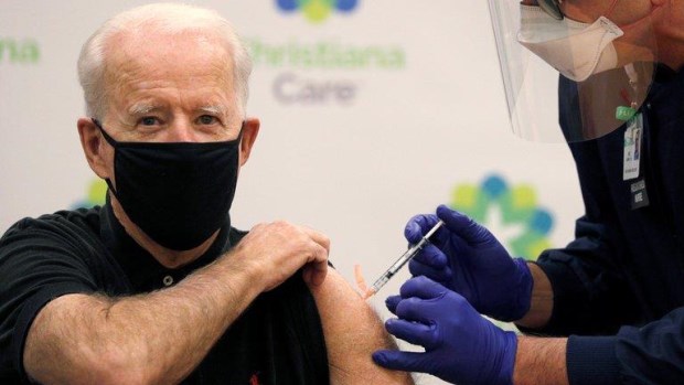 Biden recibió la segunda dosis de la vacuna contra el COVID-19
