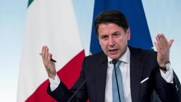 El primer ministro italiano renunció, pero espera volver al Gobierno con una coalición más amplia